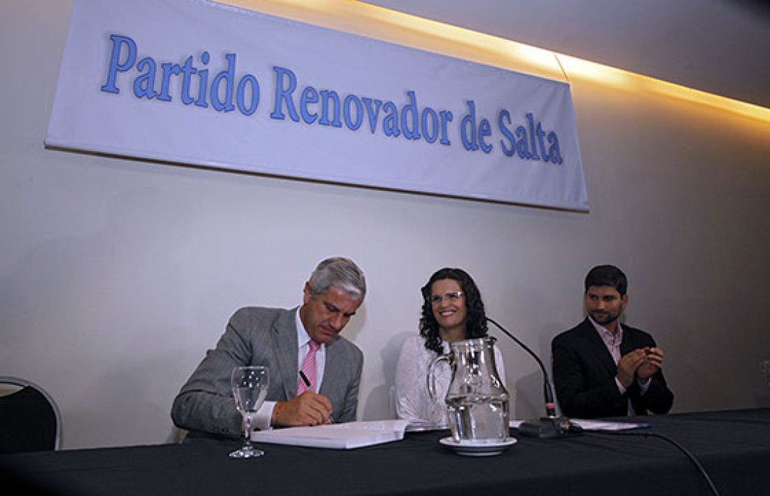 Álbum de Fotos: Urtubey asistió a la asunción de Cristina Fiore como  presidente del PRS | Gobierno de la Provincia de Salta