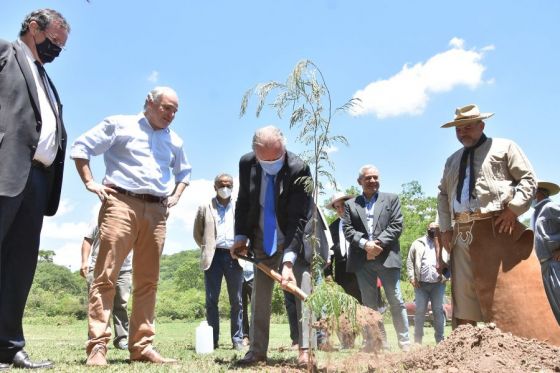 Autoridades nacionales y provinciales recorrieron el espacio donde estará emplazado el monumento escultórico que representa los últimos momentos de vida del Héroe Nacional.