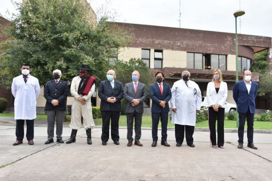 Las dos especies de este árbol histórico provincial, fueron plantadas en Casa de Gobierno e idénticas ceremonias se cumplirán en la Legislatura, Ciudad Judicial y en el Monumento a Güemes.