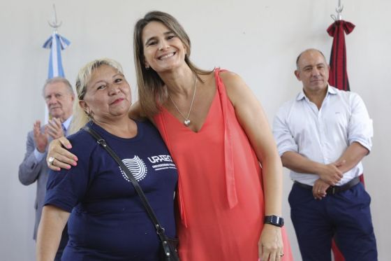El gobernador Gustavo Sáenz encabezó el acto de entrega de vouchers por $50 mil a cada una de las 218 egresadas del programa Constructoras, para que adquieran en comercios salteños las herramientas necesarias de cada oficio.