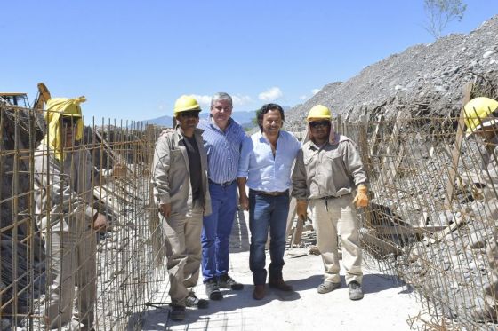 Recorrió tareas de infraestructura en el barrio Islas Malvinas, construcción de viviendas y anunció la licitación de 84 casas más en el municipio.