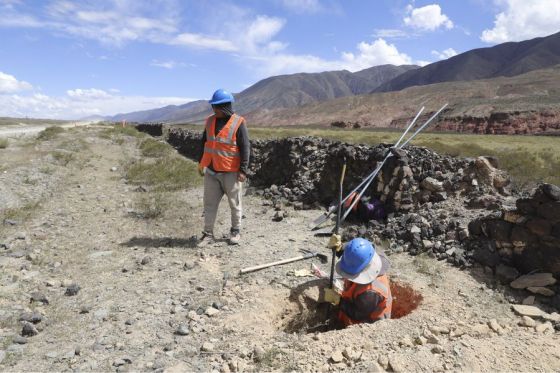 Comenzó el tendido eléctrico de media tensión Rodeo-La Poma que beneficiará a todo el municipio de La Poma, Rodeo y familias de lugares aledaños a la RN N°40