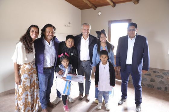 El presidente Fernández y el gobernador Sáenz encabezaron la entrega de las 15 primeras viviendas para comunidades rurales y pueblos originarios del programa nacional Habitar Comunidad
