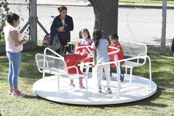 En coincidencia con el comienzo del ciclo lectivo, el Gobernador inauguró en San Lorenzo, el flamante edificio en el que iniciarán su trayecto educativo 130 niños de Nivel Inicial