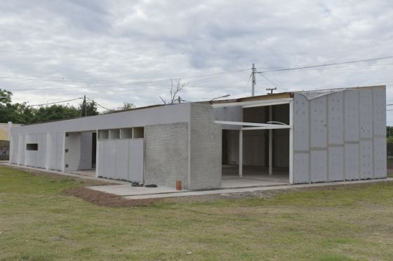 El Gobernador inauguró en El Quebrachal y J.V. González pavimento, alumbrado público y recorrió la obra del nuevo centro de Desarrollo Infantil.