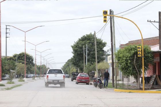 El Gobernador inauguró en El Quebrachal y J.V. González pavimento, alumbrado público y recorrió la obra del nuevo centro de Desarrollo Infantil.