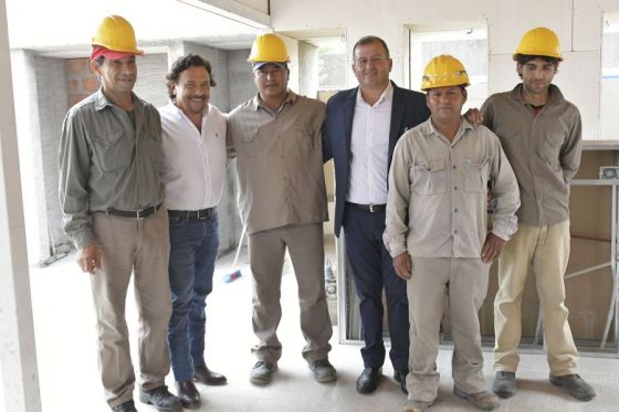 El Gobernador inauguró en El Quebrachal y J.V. González pavimento, alumbrado público y recorrió la obra del nuevo centro de Desarrollo Infantil.