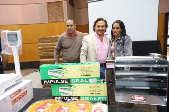 El gobernador Gustavo Sáenz encabezó la entrega de maquinarias y herramientas a 41 emprendimientos productivos de la provincia