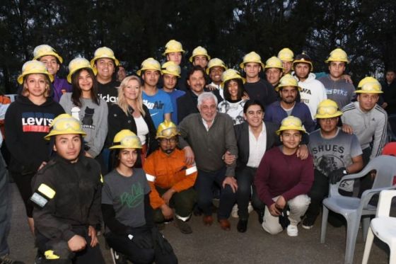 Defensa Civil de la provincia incorporó un camión autobomba forestal, una camioneta especialmente equipada, seis reservorios de agua para aeronaves, más insumos y herramientas