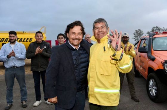 Defensa Civil de la provincia incorporó un camión autobomba forestal, una camioneta especialmente equipada, seis reservorios de agua para aeronaves, más insumos y herramientas