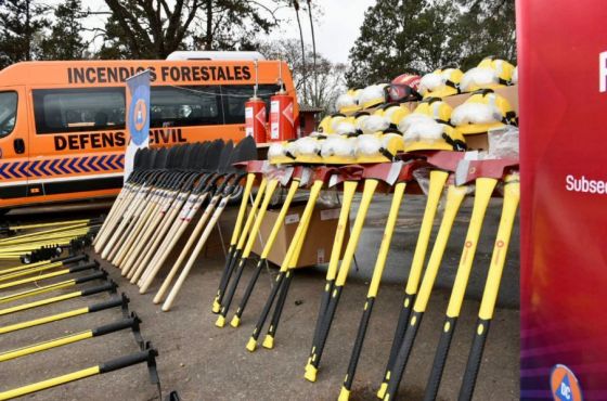 Defensa Civil de la provincia incorporó un camión autobomba forestal, una camioneta especialmente equipada, seis reservorios de agua para aeronaves, más insumos y herramientas