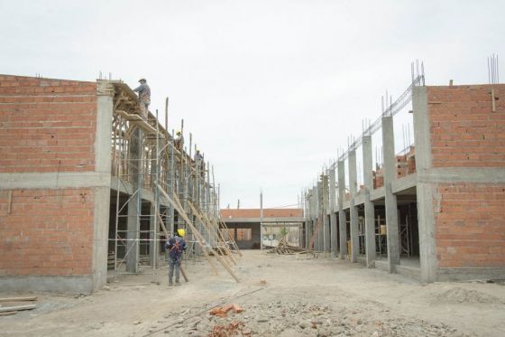 Se trata del nuevo edificio de la escuela técnica Nikola Tesla y la Terminal de Ómnibus