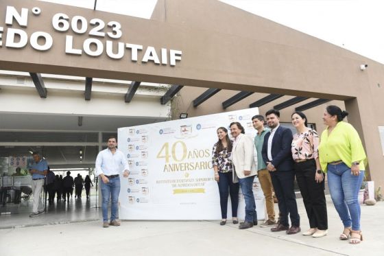 El mandatario entregó una mesa de anestesia con lo que quedaron operativos 3 de los 5 quirófanos nuevos del San Vicente de Paul. Recorrió la construcción de Ciudad Judicial y visitó la ampliación del Instituto de Educación Superior