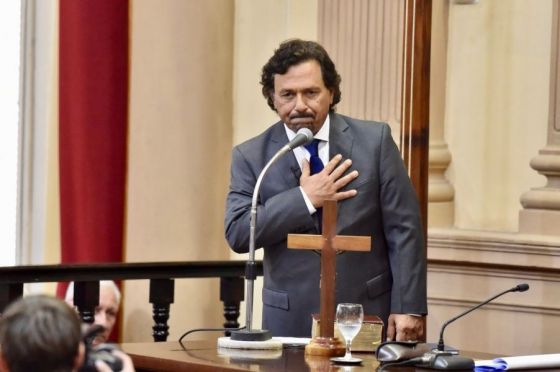 Tras prestar el juramento constitucional en la Asamblea Legislativa, el Gobernador dijo que en los siguientes cuatro años continuará defendiendo los intereses de Salta para que lleguen obras y servicios a todos los rincones de la provincia