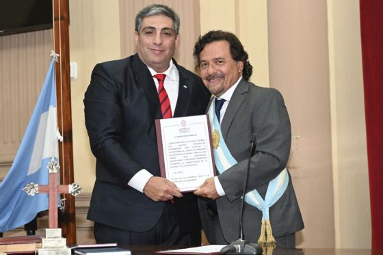 El acto protocolar se cumplió en el recinto de la Legislatura de Salta, donde asumieron los ministros del Ejecutivo provincial y la Secretaria General de la Gobernación