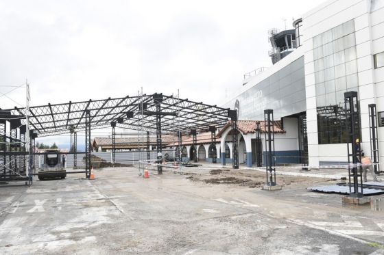 En el Aeropuerto Internacional Martín Miguel de Güemes continúan las obras de ampliación y remodelación, que supervisó el gobernador Gustavo Sáenz. La primera etapa, con finalización prevista para el mes de marzo