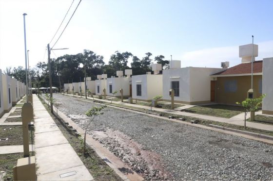 Esta vez, 157 familias de la Asociación de Mujeres por Trabajo y Vivienda Digna de Metán, se convirtieron en propietarias de su primera vivienda