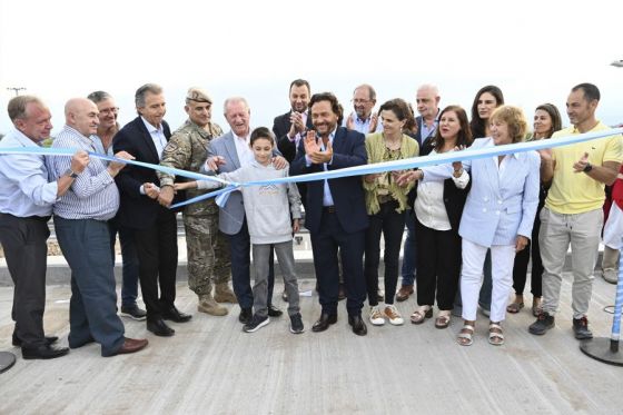 La autopista de 5 Km se ejecutó con fondos, empresas y mano de obra salteña. “Es un orgullo decir a los que tienen una visión centralista, lo que podemos hacer con nuestros recursos cuando son bien utilizados; la obra pública dignifica”