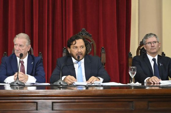 Durante la apertura del periodo legislativo, el Gobernador remarcó que hay una continuidad jurídica que el Estado nacional debe respetar. Nuevamente llamó a un acuerdo nacional “para construir con grandeza y respeto. Las elecciones ya terminaron”