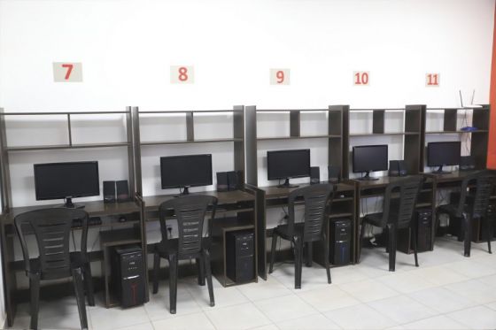 El Gobernador durante su visita al departamento Anta, inauguró las obras en la plaza principal con internet libre para todos los vecinos, recorrió la extensión universitaria y entregó más de 1200 manuales y kits escolares.