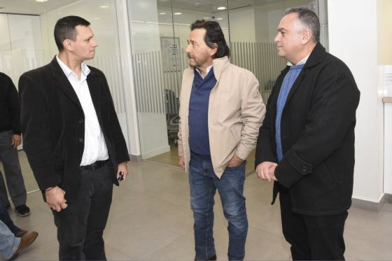 El Gobernador durante su visita al departamento Anta, inauguró las obras en la plaza principal con internet libre para todos los vecinos, recorrió la extensión universitaria y entregó más de 1200 manuales y kits escolares.
