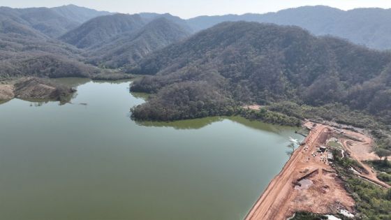 Como símbolo del esfuerzo del Gobierno de Salta para solucionar la crisis hídrica del departamento, el Gobernador entregó la finalización de la obra a los intendentes de Tartagal y Aguaray
