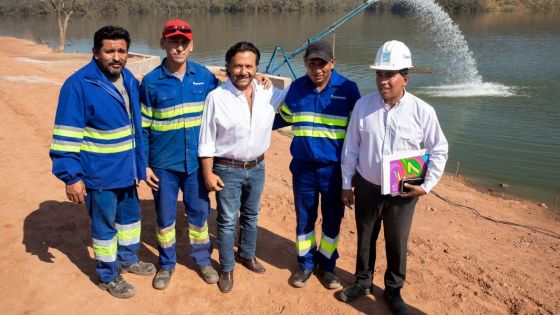 Como símbolo del esfuerzo del Gobierno de Salta para solucionar la crisis hídrica del departamento, el Gobernador entregó la finalización de la obra a los intendentes de Tartagal y Aguaray