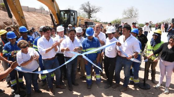 El Gobernador inauguró oficialmente esta obra que comenzó a funcionar a principios del mes. Produce 4.500 metros cúbicos y duplica la capacidad de almacenamiento