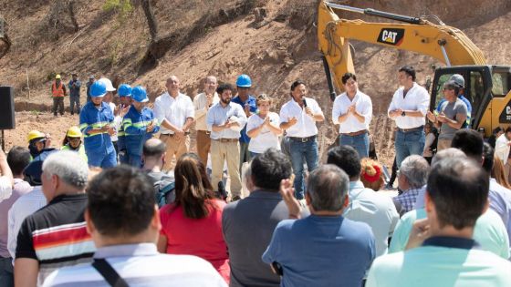 El Gobernador inauguró oficialmente esta obra que comenzó a funcionar a principios del mes. Produce 4.500 metros cúbicos y duplica la capacidad de almacenamiento