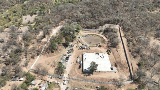 El Gobernador inauguró oficialmente esta obra que comenzó a funcionar a principios del mes. Produce 4.500 metros cúbicos y duplica la capacidad de almacenamiento