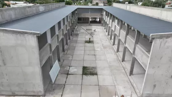 El establecimiento educativo, ubicado en General Güemes, se encuentra en su etapa final y fortalecerá la educación técnica en la región. La obra avanza por gestiones del mandatario provincial ante el Gobierno nacional