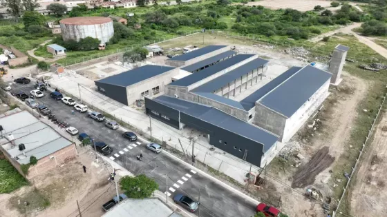 El establecimiento educativo, ubicado en General Güemes, se encuentra en su etapa final y fortalecerá la educación técnica en la región. La obra avanza por gestiones del mandatario provincial ante el Gobierno nacional
