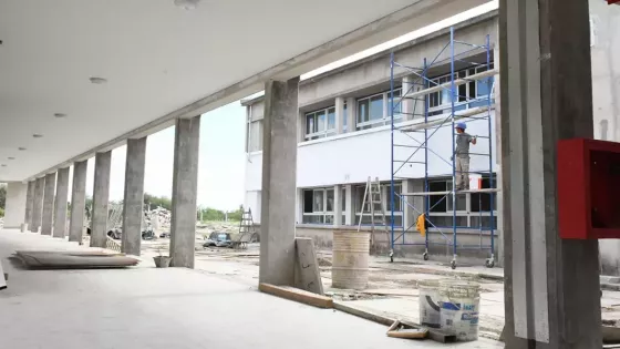 El establecimiento educativo, ubicado en General Güemes, se encuentra en su etapa final y fortalecerá la educación técnica en la región. La obra avanza por gestiones del mandatario provincial ante el Gobierno nacional