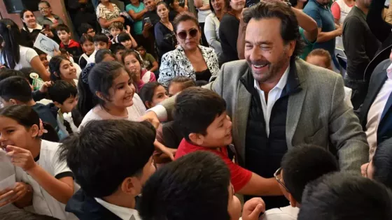 El Gobernador encabezó el lanzamiento del operativo en General Güemes. Se distribuirán más de 220.000 kits escolares y 180.000 manuales en toda la provincia