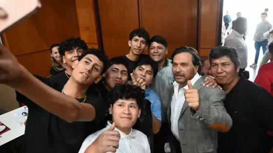 El Gobernador encabezó el inicio de “Solve for Tomorrow” de Samsung en Salta, elegida para lanzar el programa educativo tras el triunfo nacional del proyecto “Solar Pack” de Campo Quijano
