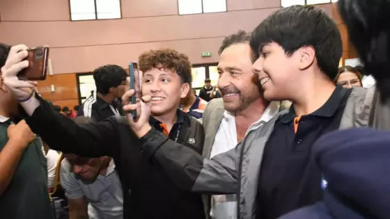El Gobernador encabezó el inicio de “Solve for Tomorrow” de Samsung en Salta, elegida para lanzar el programa educativo tras el triunfo nacional del proyecto “Solar Pack” de Campo Quijano