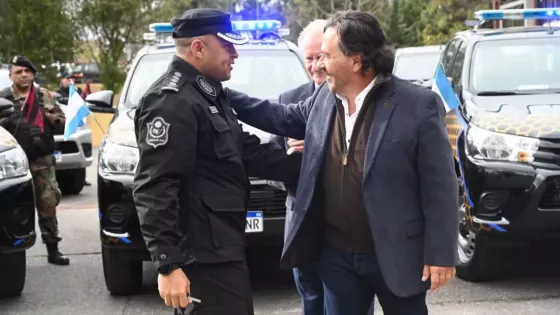 El Gobernador entregó camionetas 0 km destinadas a áreas operativas especiales y municipios del interior