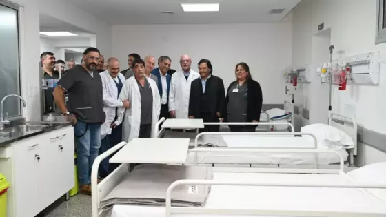 El Gobernador inauguró el renovado servicio de emergencia del hospital Señor del Milagro