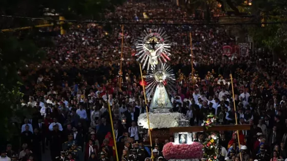 El gobernador Sáenz participó de la histórica procesión y renovación del Pacto de Fidelidad que, con el lema “Señor del Milagro, Tú eres nuestra paz