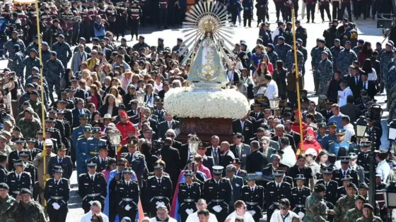 El gobernador Sáenz participó de la histórica procesión y renovación del Pacto de Fidelidad que, con el lema “Señor del Milagro, Tú eres nuestra paz