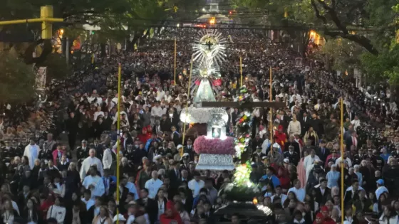 El gobernador Sáenz participó de la histórica procesión y renovación del Pacto de Fidelidad que, con el lema “Señor del Milagro, Tú eres nuestra paz