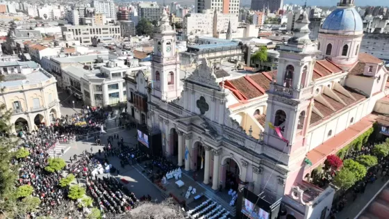 El gobernador Sáenz participó de la histórica procesión y renovación del Pacto de Fidelidad que, con el lema “Señor del Milagro, Tú eres nuestra paz