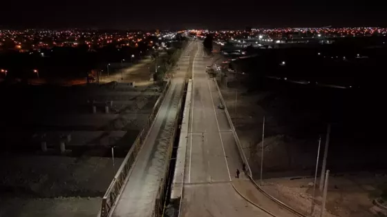 Es el primero de los proyectados sobre el río Vaqueros. También comprende el nuevo sistema de iluminación y el acceso pavimentado en el sector oeste de la Ruta Nacional 9, entre la rotonda El Quirquincho hasta el puente
