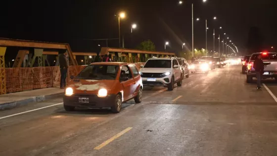 Es el primero de los proyectados sobre el río Vaqueros. También comprende el nuevo sistema de iluminación y el acceso pavimentado en el sector oeste de la Ruta Nacional 9, entre la rotonda El Quirquincho hasta el puente