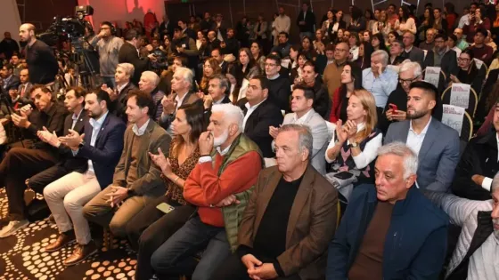 “Con este programa buscamos acompañar al sector turístico para que pueda mejorar su situación. El Estado va a estar presente, apoyándolos como corresponde y trabajando de manera conjunta”, afirmó el Gobernador