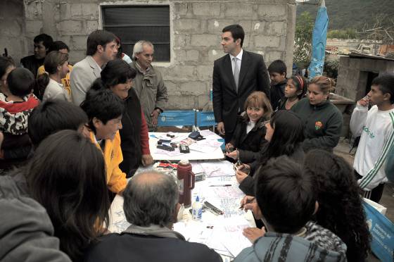 Gobernador en Centro de Documentación Rápida