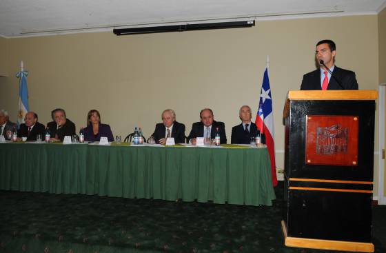 El Gobernador expone durante la apertura