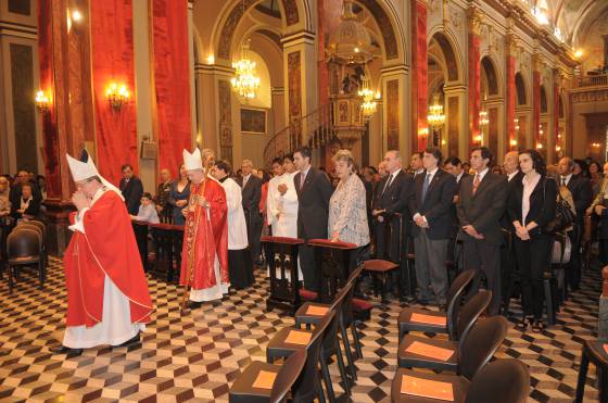 El gobernador Juan Manuel Urtubey participó en la Catedral Basílica del Solemne Triduo de Pontificales en honor a los patronos tutelares de Salta, el Señor y la Virgen del Milagro.