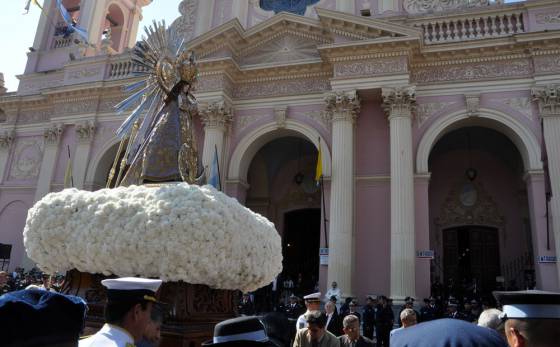 El pueblo de Salta renovó el Pacto de Fidelidad con el Señor y la Virgen del Milagro.