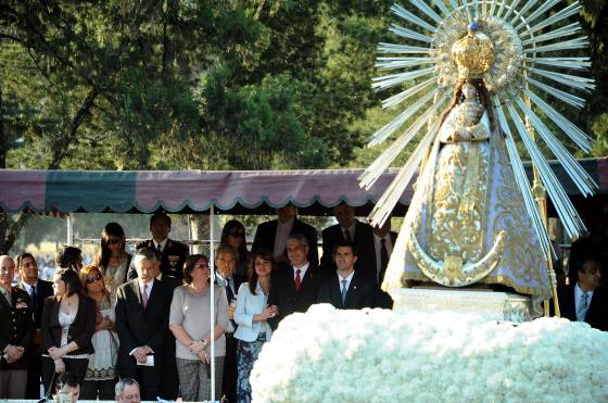 El pueblo de Salta renovó el Pacto de Fidelidad con el Señor y la Virgen del Milagro.